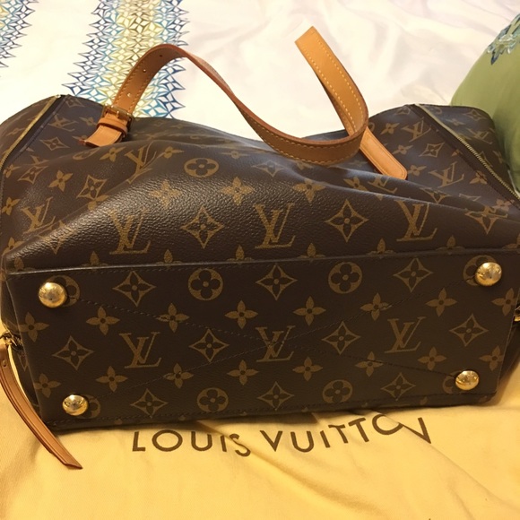 🚫sold🚫Authentic Louis Vuitton Voltaire GM Tote - Picture 4 of 4