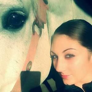 Meet your Posher, Cara