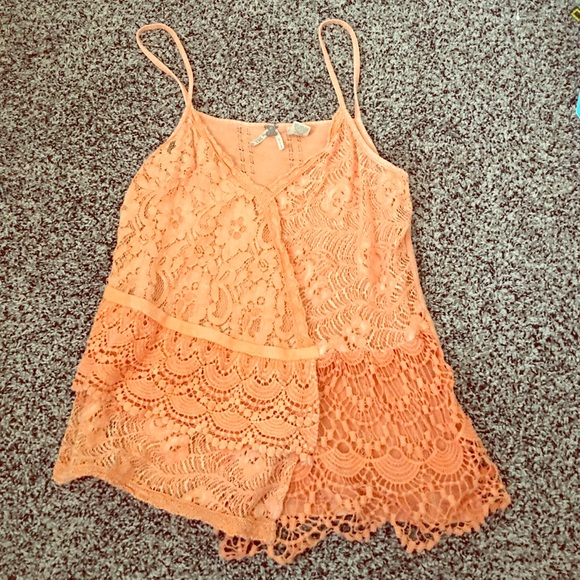 Buckle tank top size small