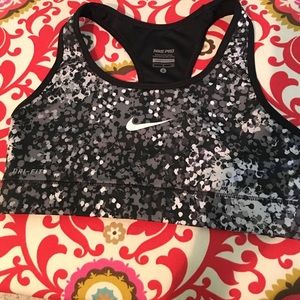 Women's Nike dry fit sports bra size small