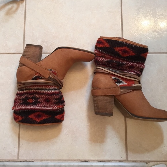 Steve Madden Aztec 'Tolteca' Bootie - Picture 2 of 2