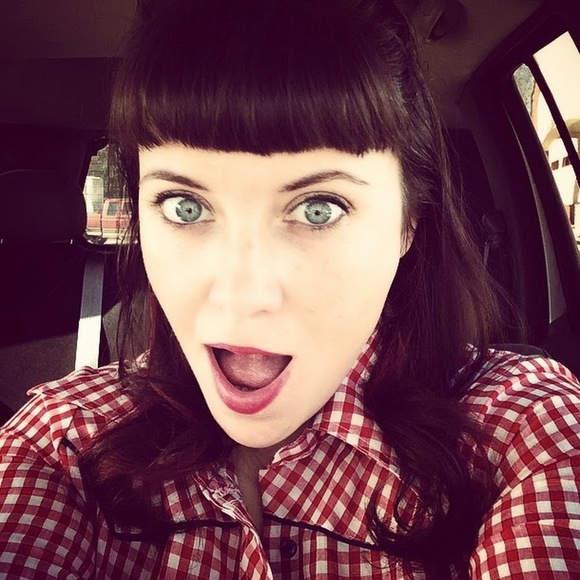 Meet your Posher, Lona - Picture 1 of 1