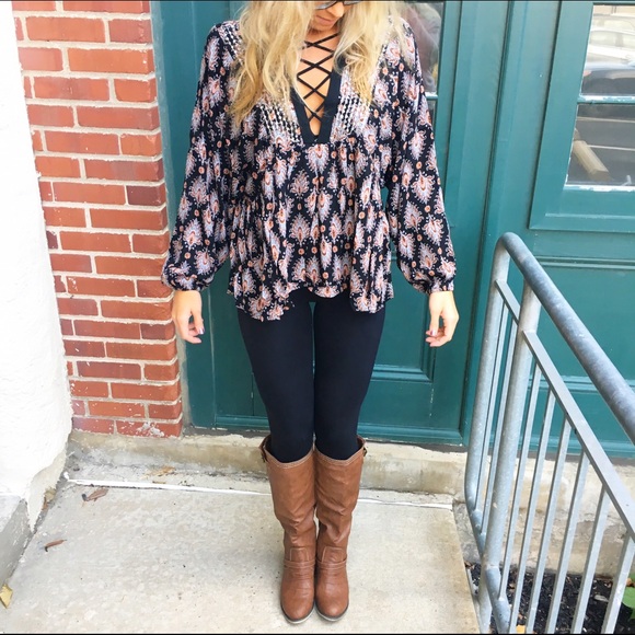 Lace-Up Feather Printed Blouse - Picture 4 of 5