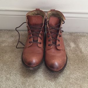Frye Carson lace up boot