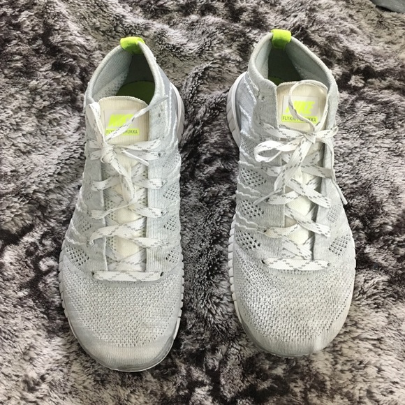 Nike flyknit chukka sneaker size 8.5!