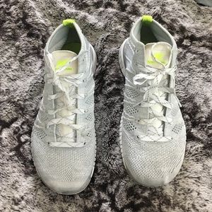 Nike flyknit chukka sneaker size 8.5!