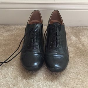 Chelsea Crew lace up heel