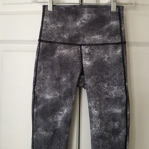 LuluLemon Capri Sz 4