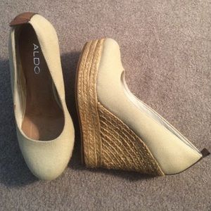 Cream/tan canvas wedges