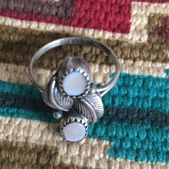 Two Stone Sterling Mother of Pearl Ring 5 - Picture 4 of 4