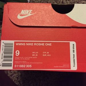 On hold👌🏼 Olive green women's roshe runs