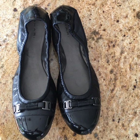 Tahari Ballet Flats ... Like New - Picture 2 of 4