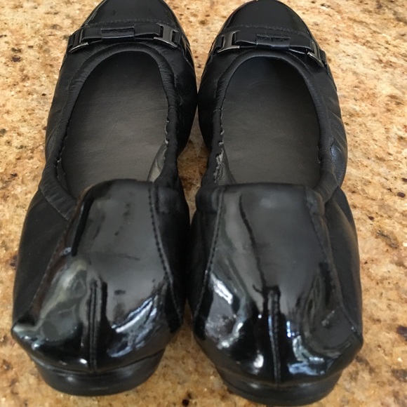 Tahari Ballet Flats ... Like New - Picture 3 of 4