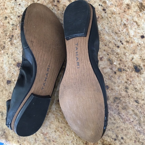 Tahari Ballet Flats ... Like New - Picture 4 of 4