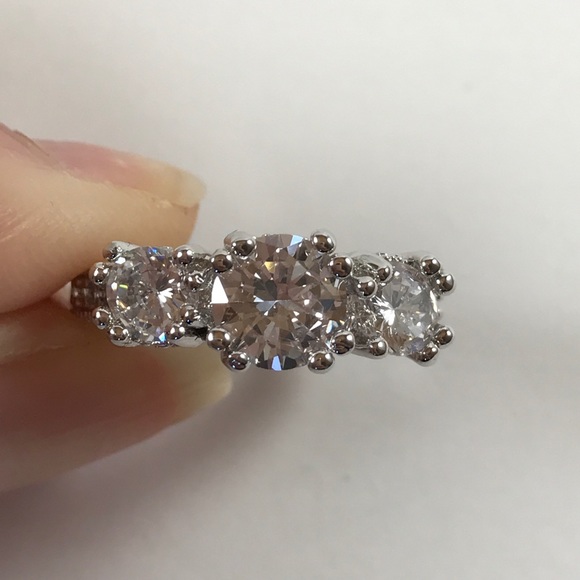 1.5 carat 925 Sterling Silver Plated Ring