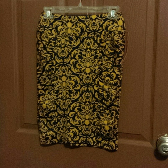 Knee-length skirt