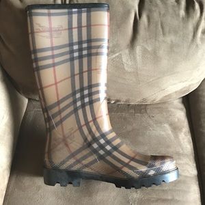 Excellent Burberry Rain Boots