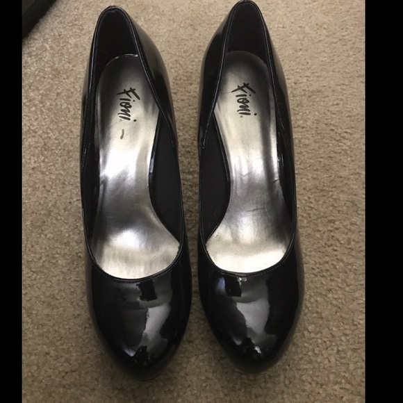Shiny patent black platform pumps - Picture 2 of 2
