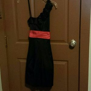 Asymmetrical sleeve dress