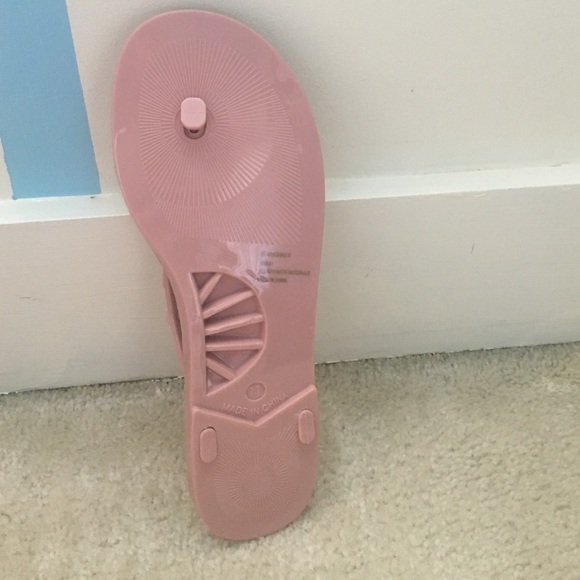 NWOT pink studded flip flops - Picture 3 of 4