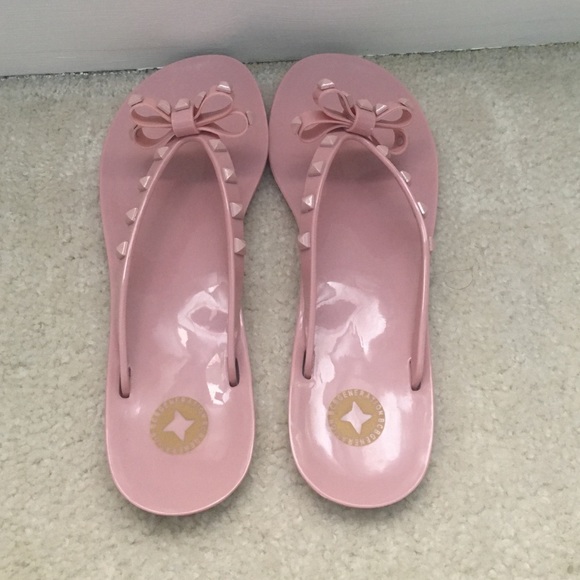 NWOT pink studded flip flops - Picture 4 of 4