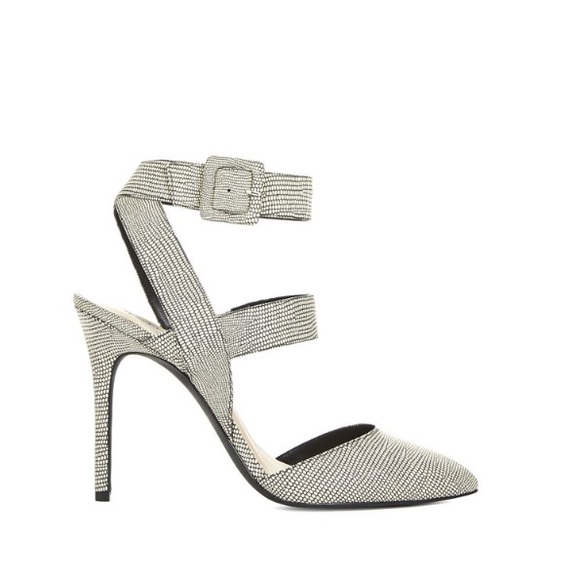 ⚡️NEW ARRIVAL⚡️NIB BLACK/WHITE POINTED STRAP HEEL - Picture 2 of 3