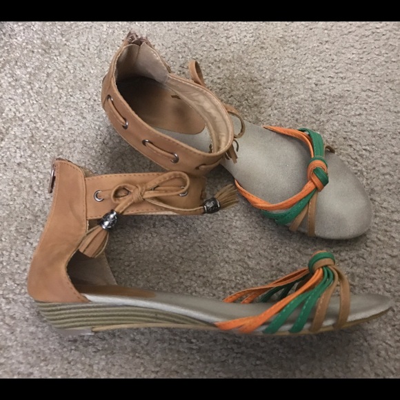 Low wedge strappy sandals - Picture 1 of 2