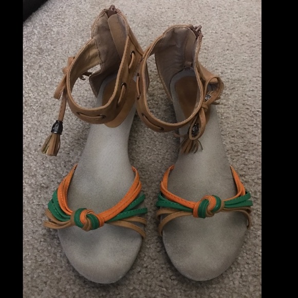 Low wedge strappy sandals - Picture 2 of 2