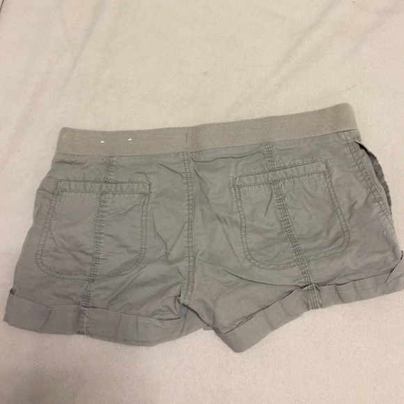 Old navy shorts - Picture 2 of 4