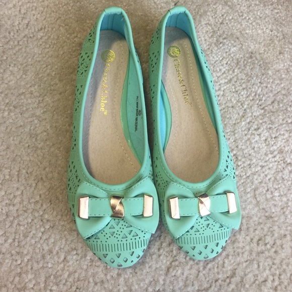 Chase &a Chloe mint flats. Brand new without box.