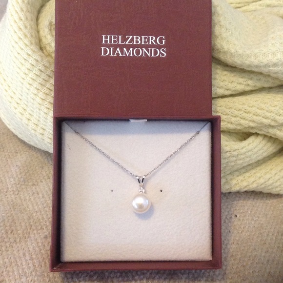 Pearl pendant from Helzberg Diamond