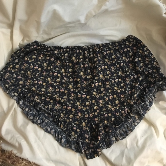 Cute floral shorts.