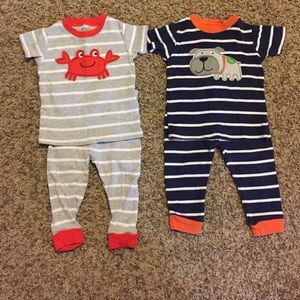 2 pairs of short sleeve pajamas