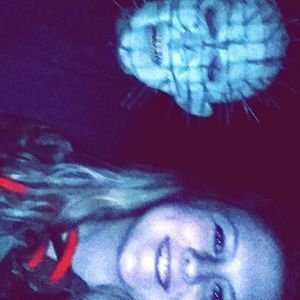 Meet your Posher, Chloe