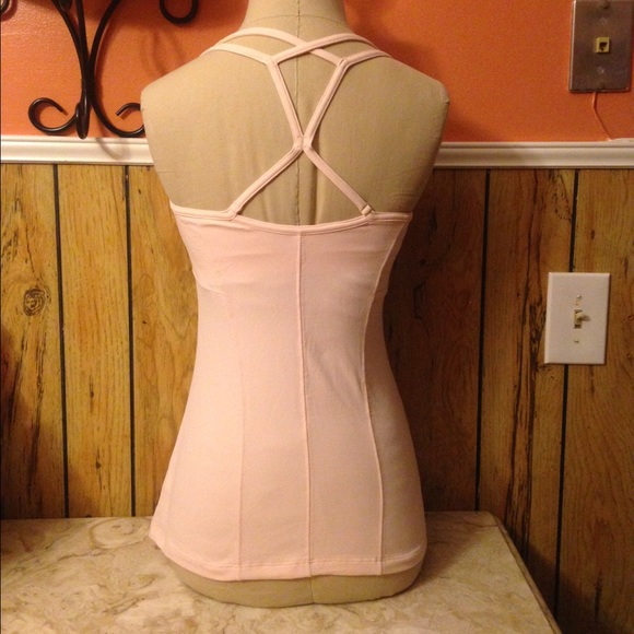 Athleta top🔴 - Picture 3 of 4