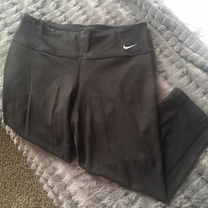 Nike dri fit tight fit crop leggings