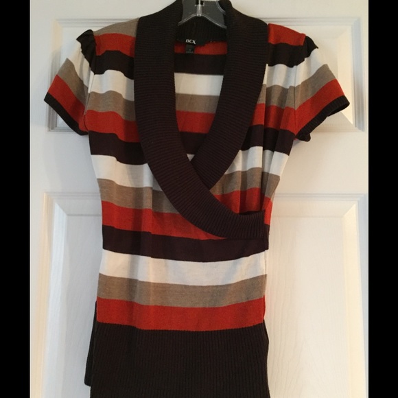 BCX medium brown orange cream short sleeve sweater