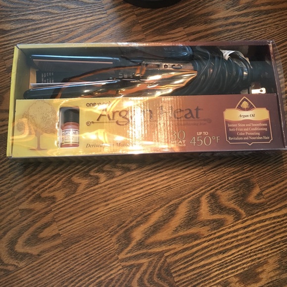 Argan Heat  1 1/2" Ceramic Straightening Iron