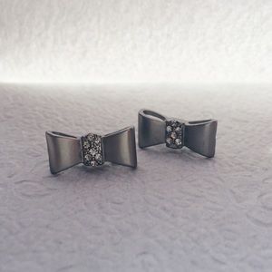 Fashionable bow earrings!