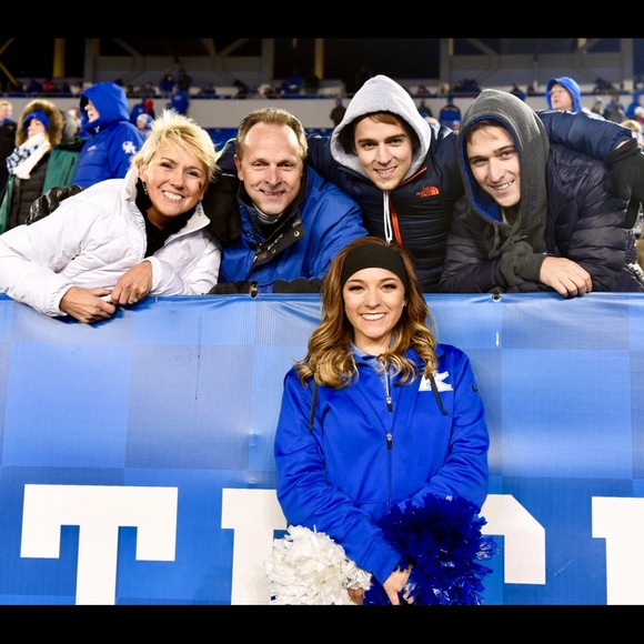 Meet your Posher, Lisa - Picture 3 of 3