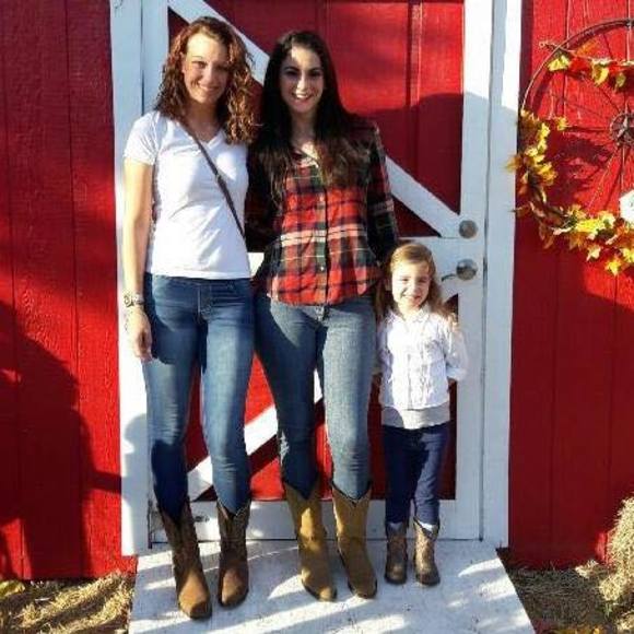 Meet your Posher, Caitlyn - Picture 1 of 1