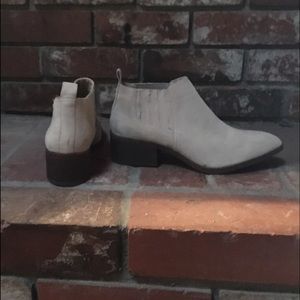 Born California ankle booties cream size 9