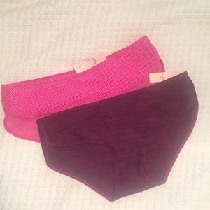 2 NEW VS Hipster Panties