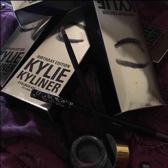 Kylie birthday edition ( bronze) eyeliner kit..