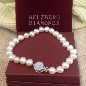 Pearl bracelet