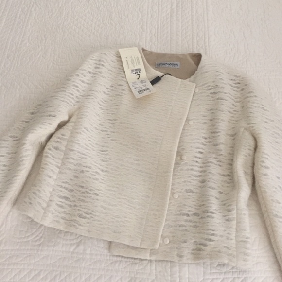 Brand a new blazer with tags.