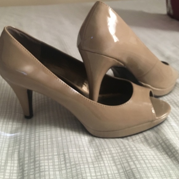 Nude peeps toe heels!