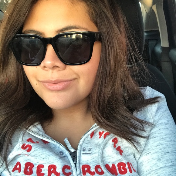 Meet your Posher, Cindee - Picture 2 of 2