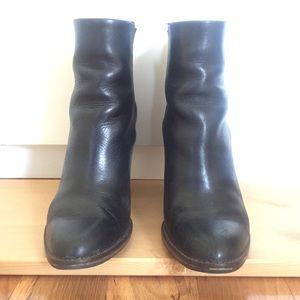 Black Banana Republic booties