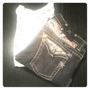 Miss Me jeans, size 29. 😍